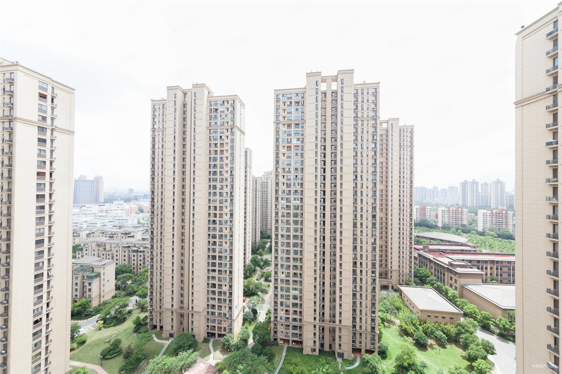 世茂翡翠首府3室2厅1卫103.12㎡南北204万