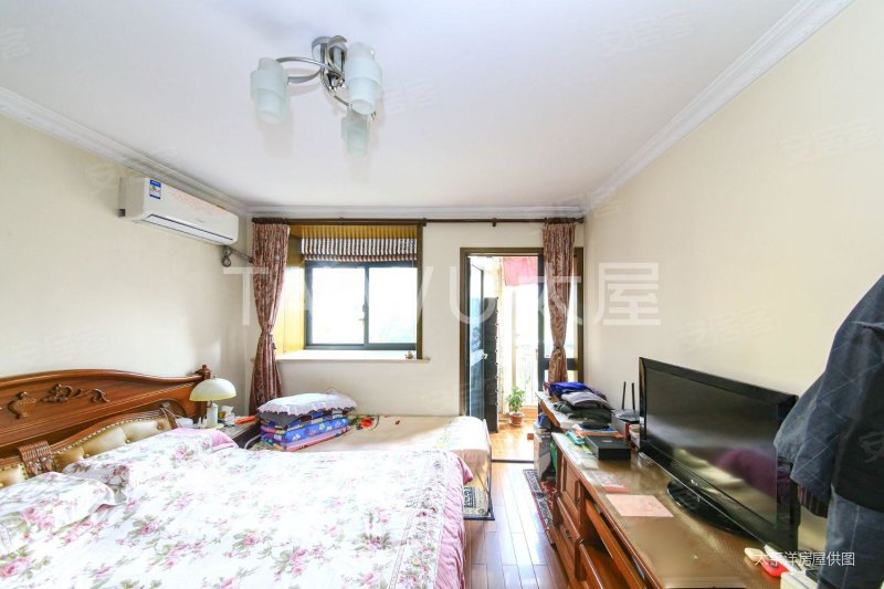 佳龙花园环境好商圈成熟正南朝向出行方便电梯房