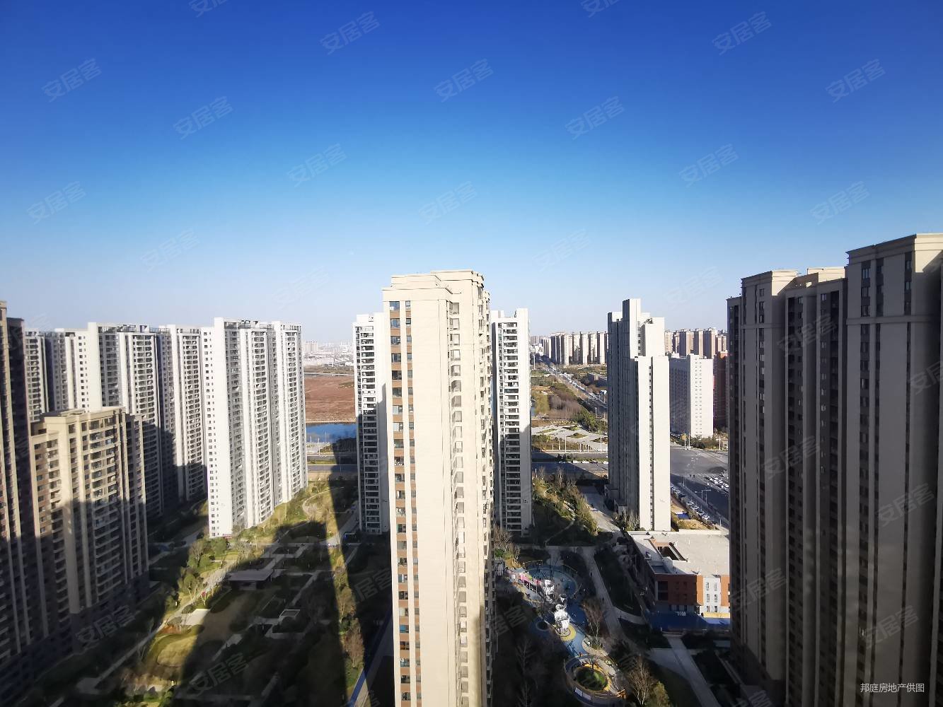 万科城湖心岛4室2厅2卫142.96㎡南210万