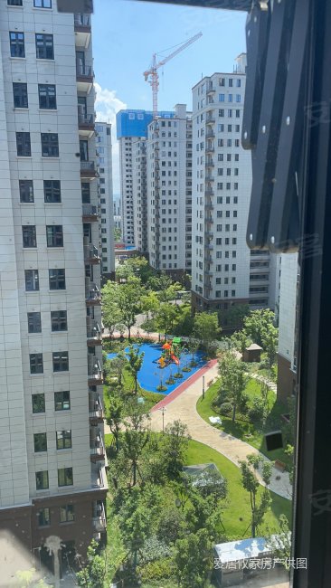 海港城新小区裕和佳苑电梯房全新毛坯68平小2房115万