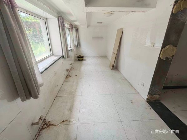 鸿城国际花园 产权清晰 集中供暖 南北通透 近地铁