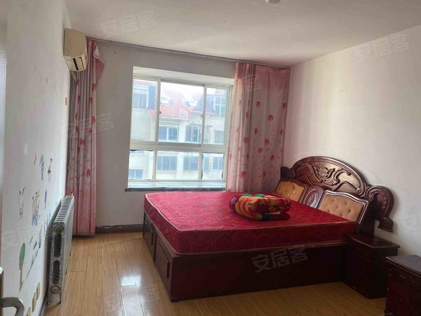 青岛即墨开发区名都苑万科四季花城东,精装两居室,年租15000都齐,名都