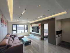 梅河口城区市中心碧桂园2期三室可月付，现代风装修，有空调。家电齐全次卧电炕出租房源真实图片