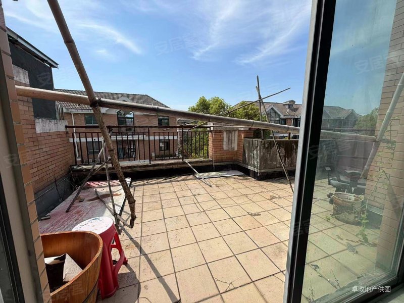 南郊艺墅4室2厅3卫251㎡南北830万