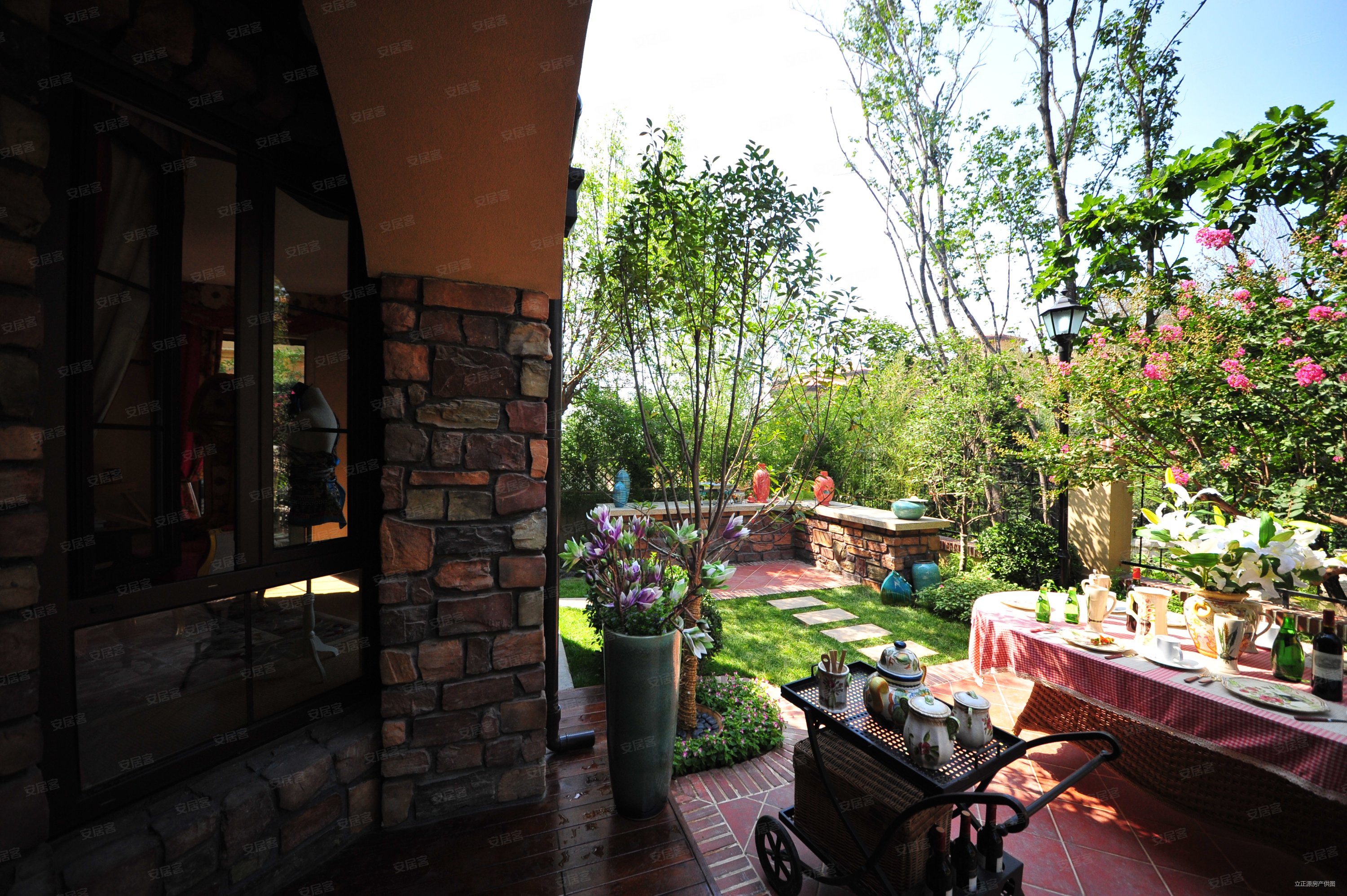 房东急售卡纳圣菲上叠带阳光层现房别墅9000平