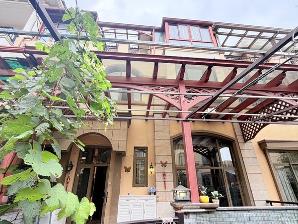 金华婺城湖海塘保集蓝郡(别墅)保集蓝郡别墅4层豪装自住会配家具实景更好看好谈出租房源真实图片