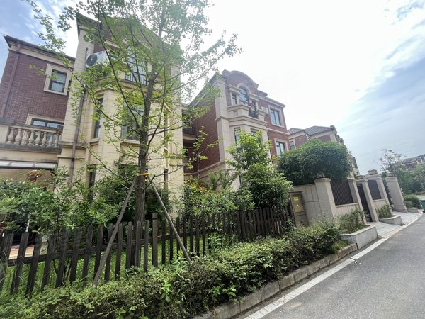 南昌湾里幸福保利半山国际兰乔圣菲(别墅)(带前后院子 带地下室)保利