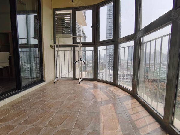 深圳南山华侨城燕晗花园侨城北地铁口 南北通透大三房 学校附近出租