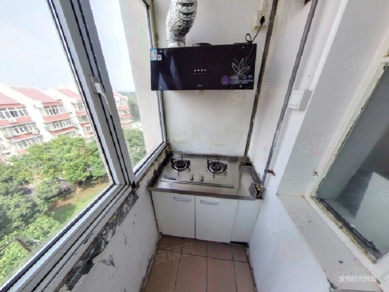 滨河小区3室1厅8466平米