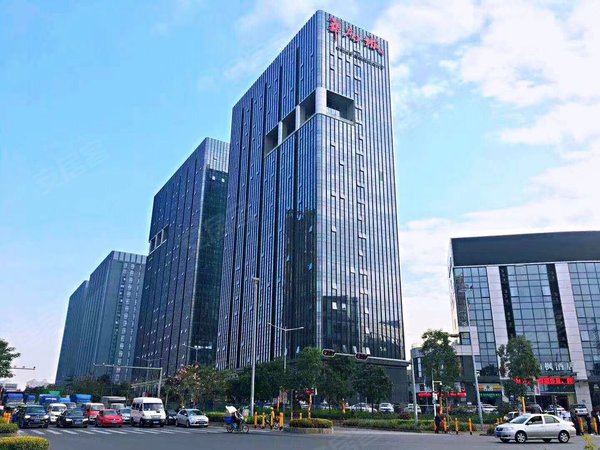 深圳龙岗平湖华南城青创 急租 万达旁边 精装修3房  家私全齐 2600一