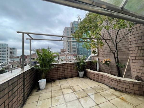 上海静安西藏北路广盛公寓送40平露台|豪华装修三室两卫!看房随时!