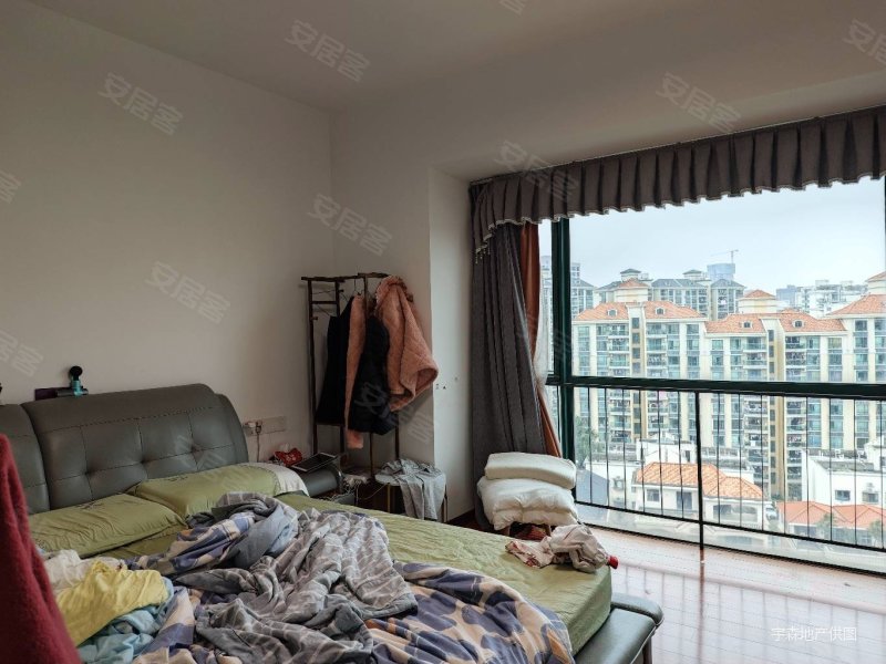 蔚蓝星湖三房两厅两卫南向中高楼层装修保养新