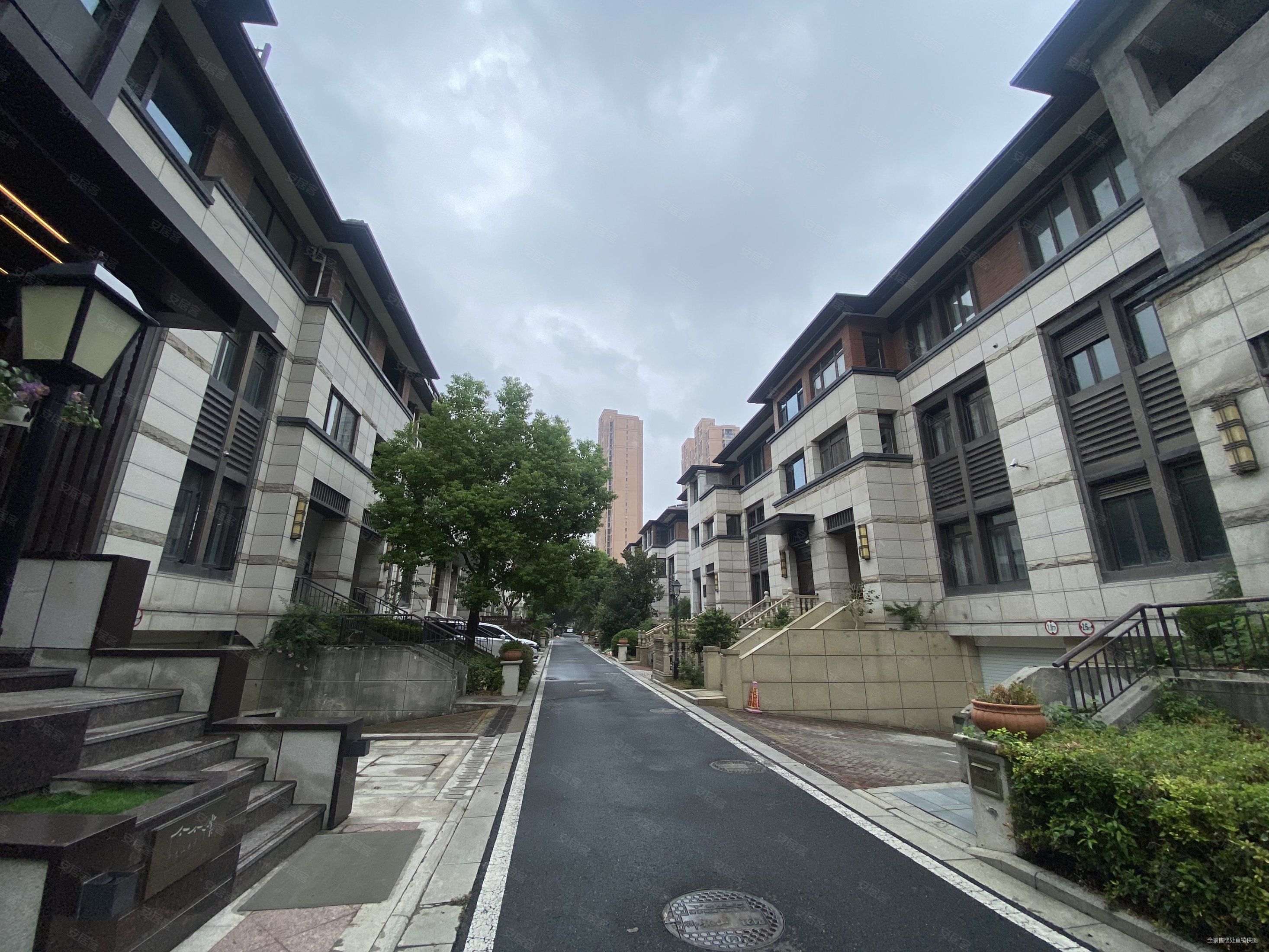 御龙山花园(别墅)5室3厅5卫379㎡南798万