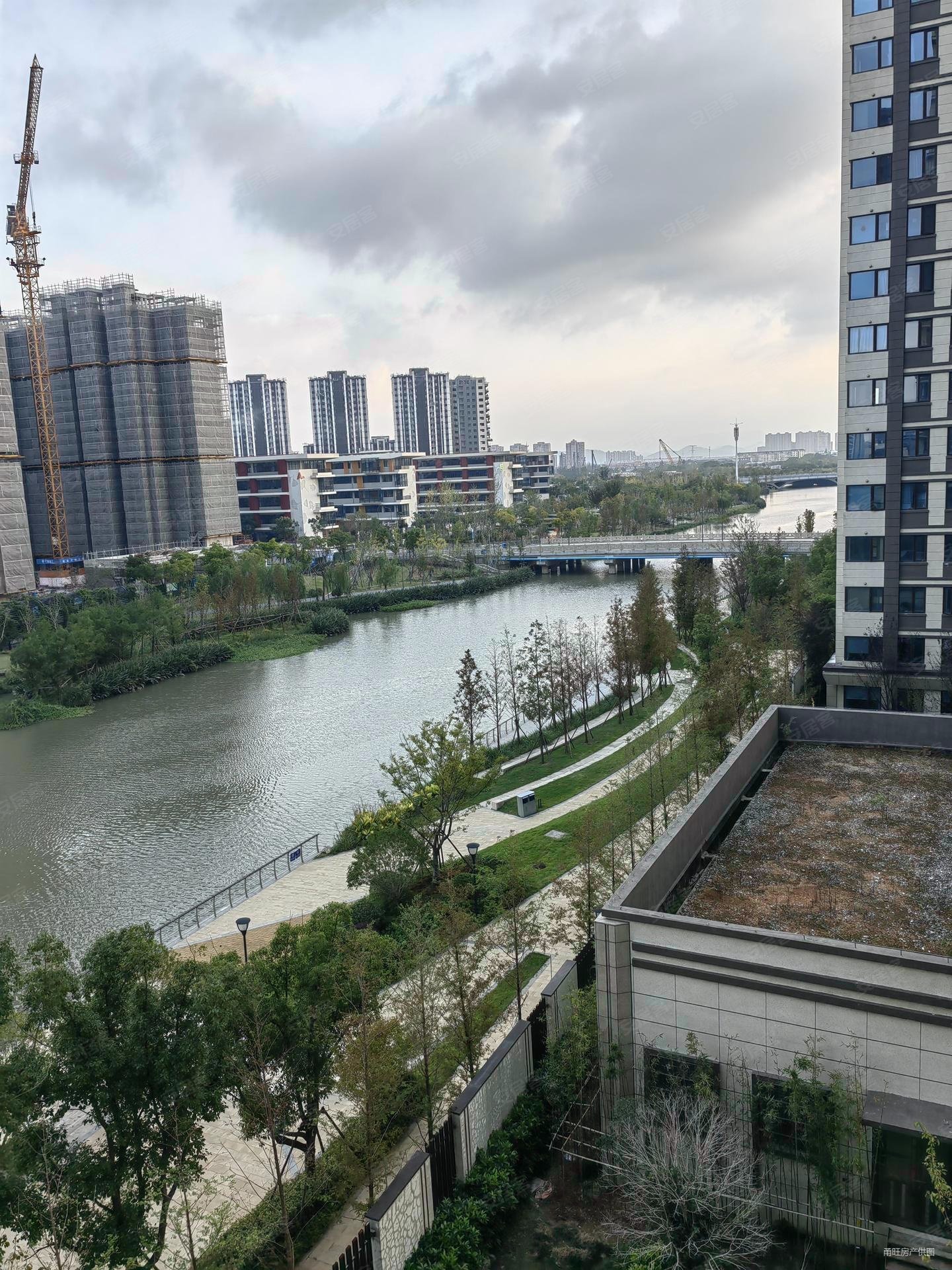 上湖城章(二期)4室2厅2卫139.92㎡南北598万