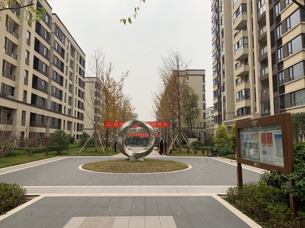 重庆巴南界石御华兰亭(一期)出租御华兰亭洋房小区,精装三房,品牌家电