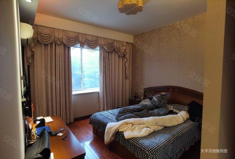 电梯大三房 带产权车位 接受置换 看房随时方便 价格能谈,黎金苑二手