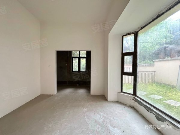 美城悦荣府(东区别墅)5室2厅4卫311.13㎡南北915万