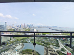 深圳宝安宝华本人实拍 99平大一房一厅 高层看海景摩天轮 随时入住出租房源真实图片