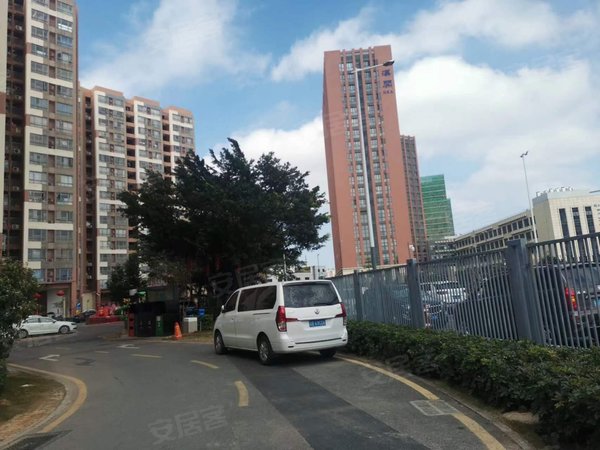 深圳龙华观澜湖润名苑湖润名苑一房一厅家私齐全出租,随时看房出租