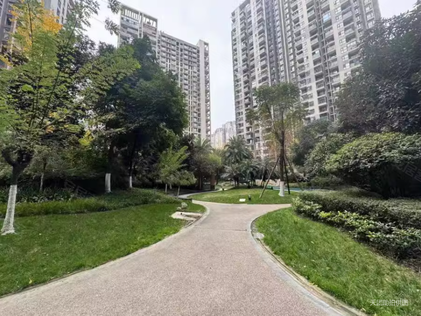 翡翠城4期180丸急售精装带阳台仅契税可按揭法拍房