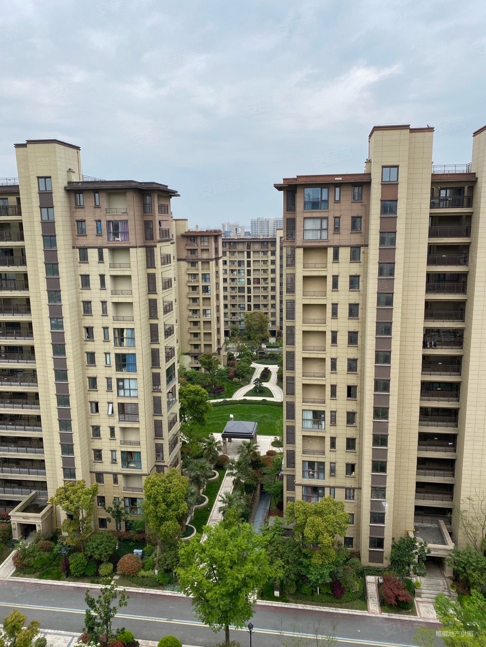 佳源优优华府3室2厅2卫111.43㎡南北140万