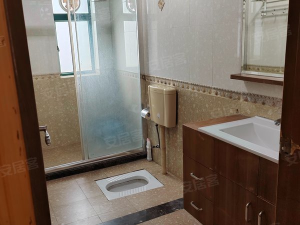 中山石岐南下市场豪逸华庭三期豪逸华庭三期 4室2厅2卫  电梯房 精