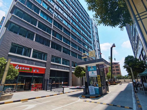 广州花都镜湖大道中恒商业广场便宜租~中恒商业广场 比绿地空港近地铁