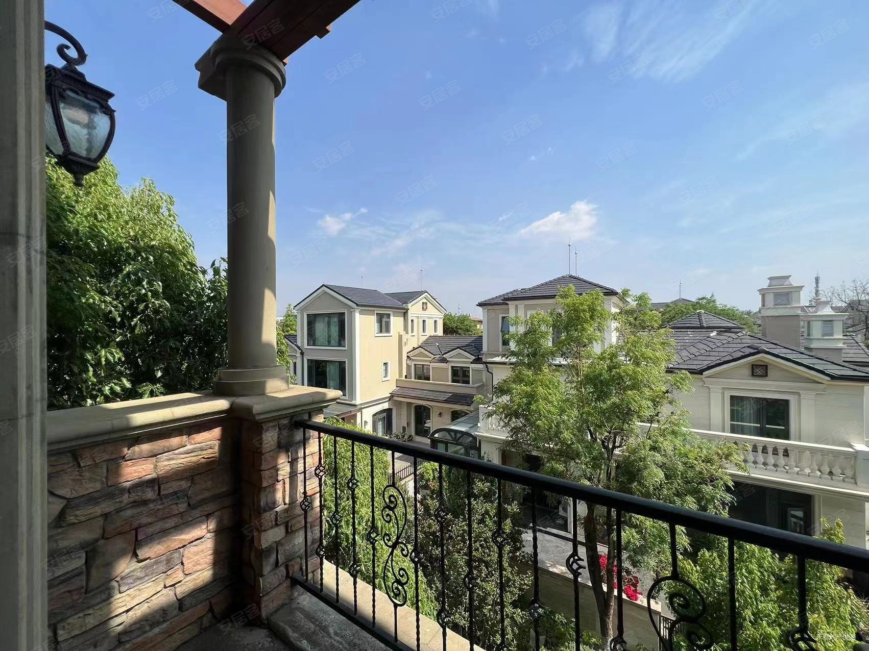 公园1903康醒 大花园端头别墅 产权603平 出门就是商圈