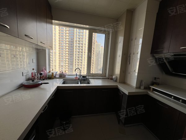 包头青山文化路万郡大都城万郡 精装修三室  家具家电齐全 钥匙在手 随时可看出租房源真实图片