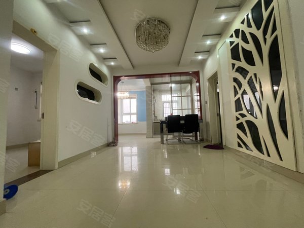 潍坊青州青州城区御景隆城御景隆城电梯房四居带车位精装1700整租出租