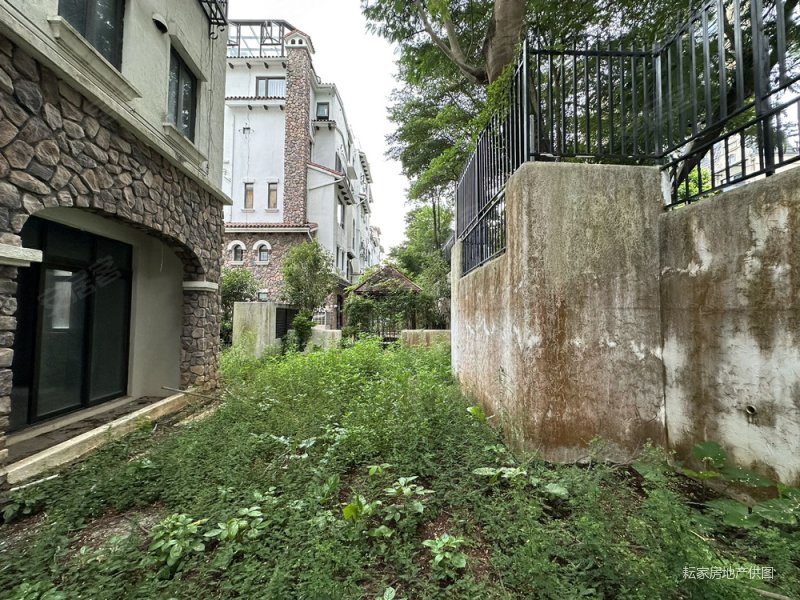 曦城六期叠加端位别墅1900w  5房设计 大花园