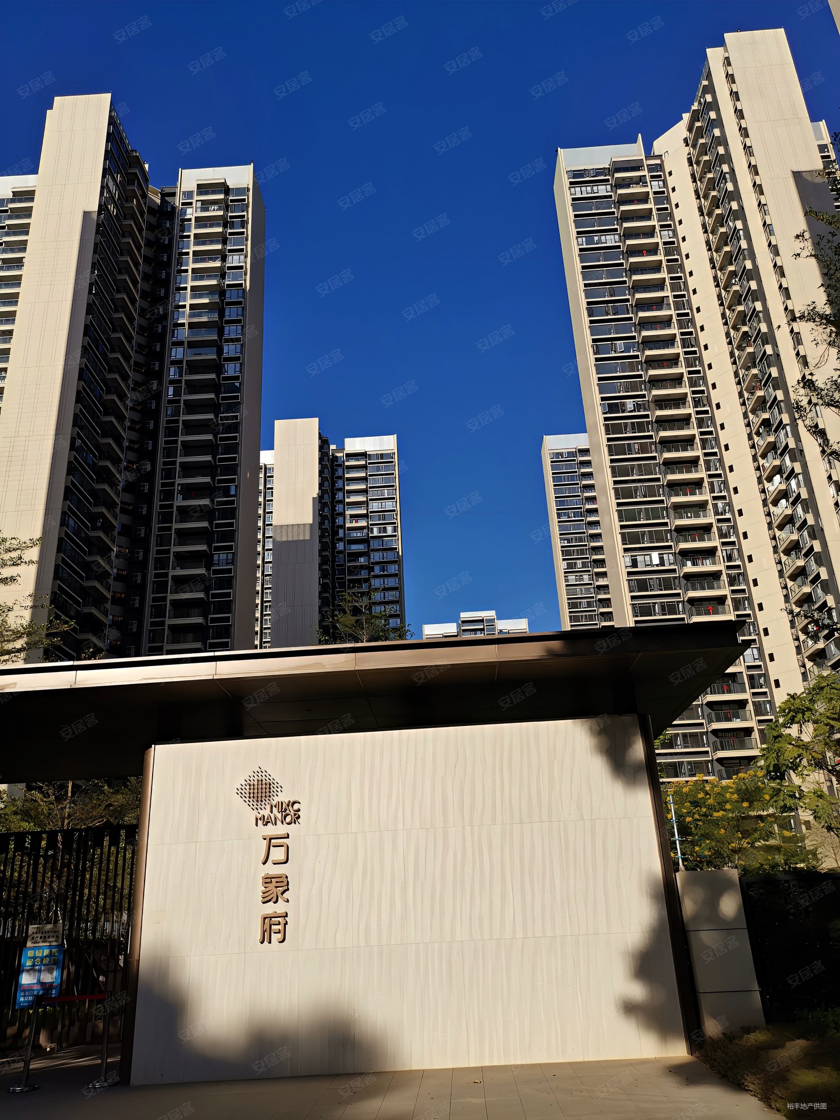 万象府4室2厅2卫138.97㎡南700万