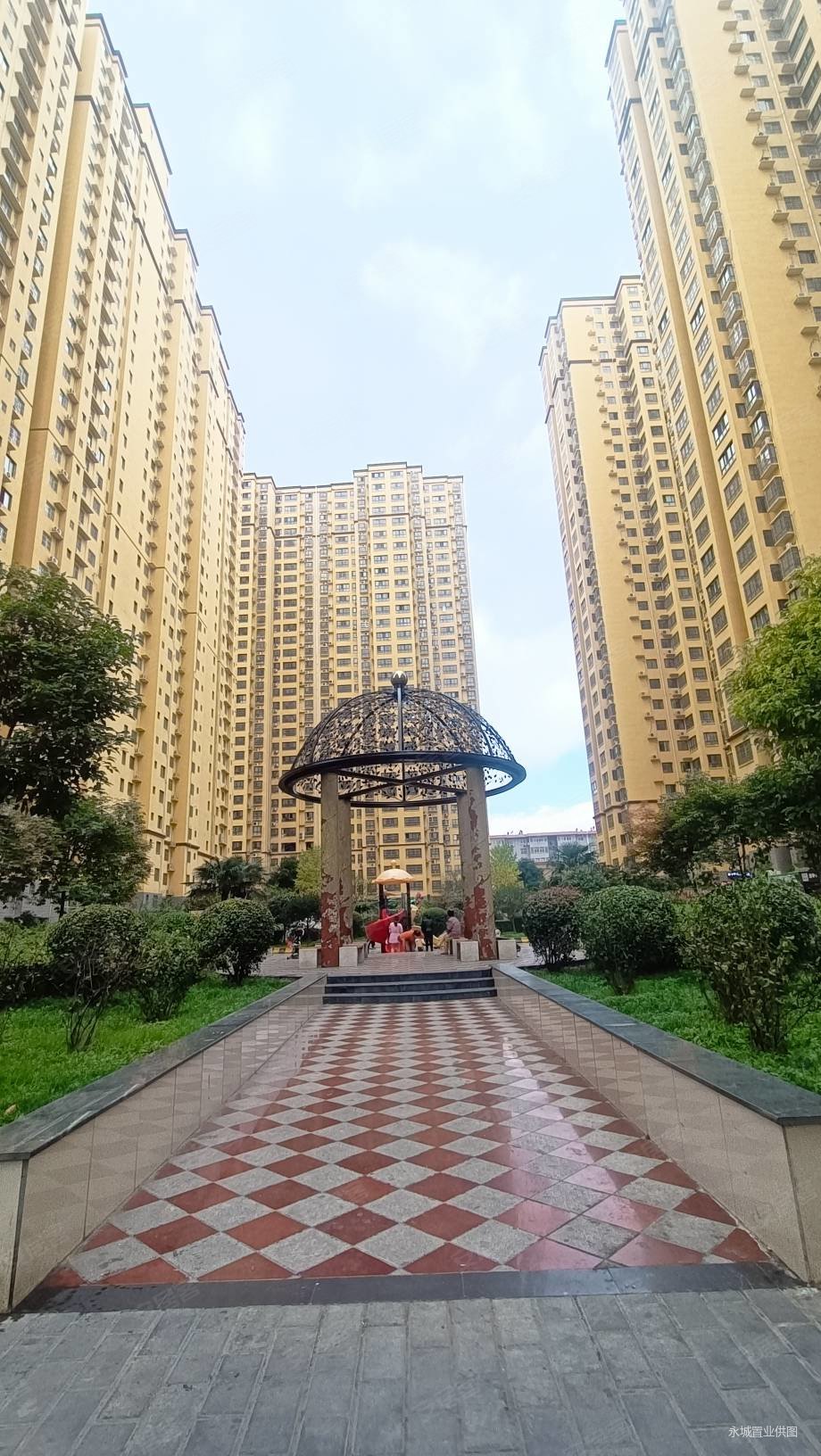 西郊紫境城小区精装三室两卫因有事着急出手带家具家电随时看房