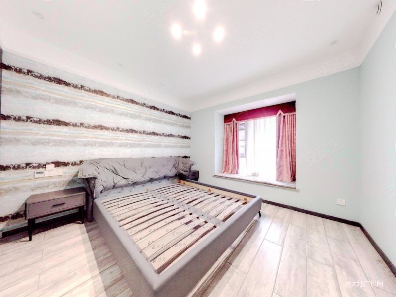 顶峰水岸汇景一期3室1厅2卫117.95㎡东南293万