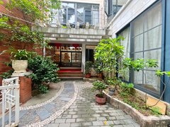 深圳龙岗坂田四季花城闹中取静一楼带院地下室四房三卫出租房源真实图片