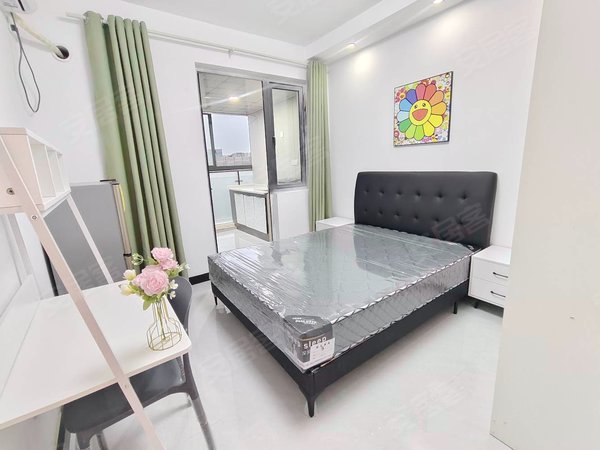 上海浦东临港新城宜浩佳园门口百联商场 房子干净整洁 带大阳台 独立厨卫出租房源真实图片