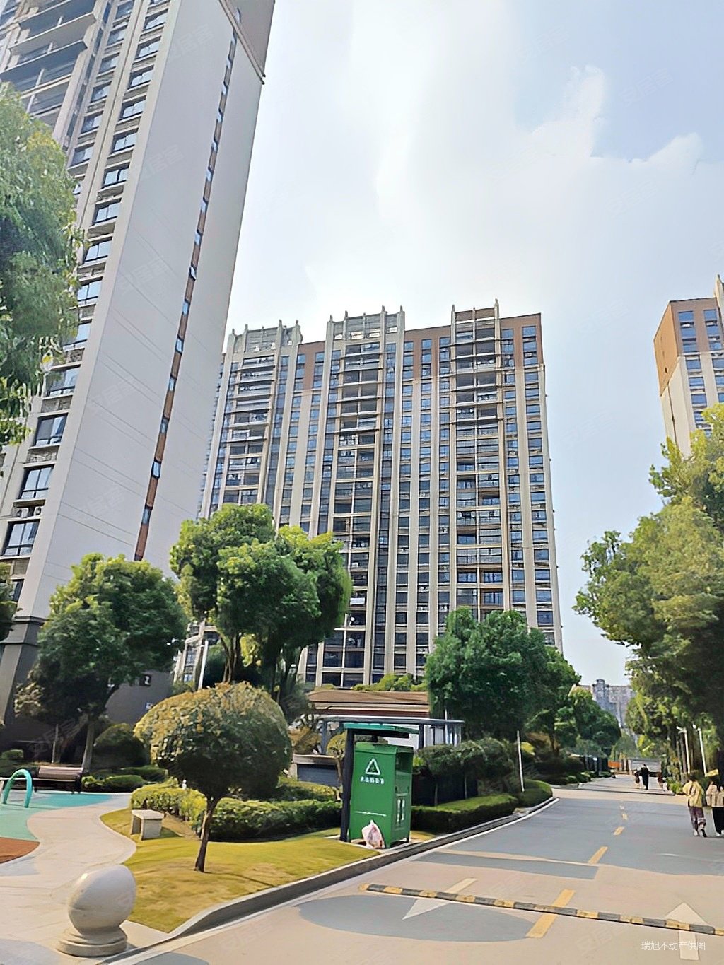 汾湖近地铁口核心位置湖悦天境精装126平四房两卫200万可谈