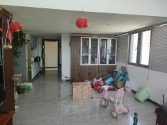 龙湖锦艺A座复试公寓，精装修，70寸电视可做两室
