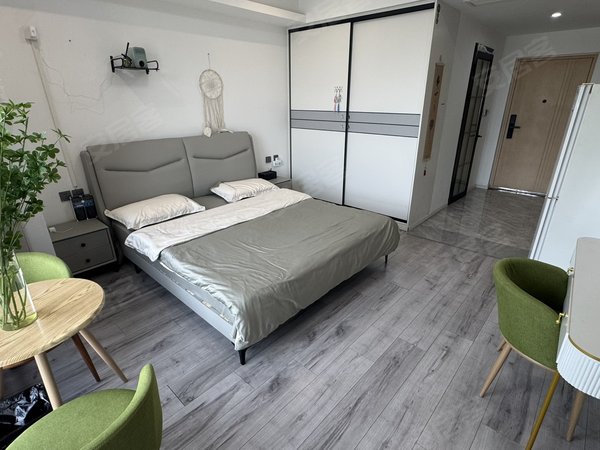 南通崇川唐闸三峰国际(商住楼)金尊KTv楼上三峰国际多套精装公寓，民用水电，投影，密码锁出租房源真实图片