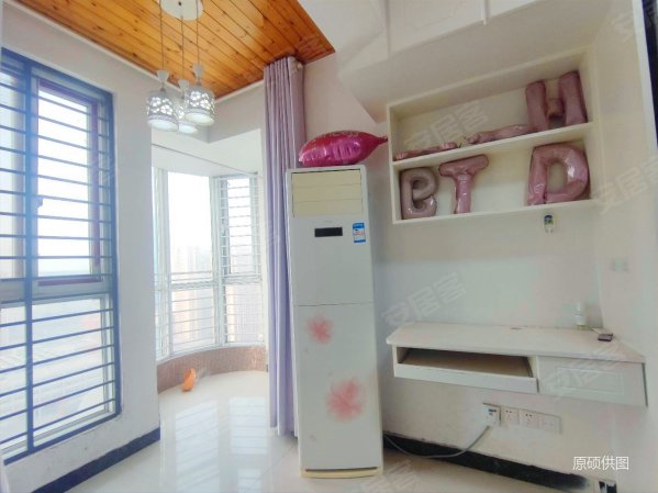 旭日龙园标准一室一厅带圆弧落地阳台看房效果很不错