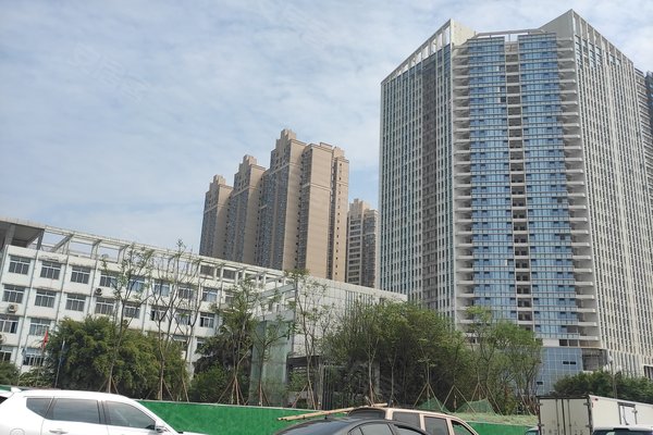 雄飞生活广场(商住楼)