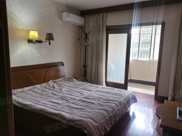 绍兴袍江宝龙广场滨河公寓(西区)滨河公寓,精装修,3房2厅2卫,家电齐全