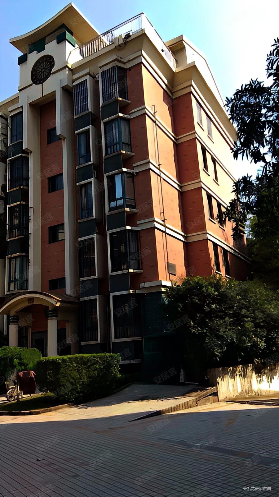 业主诚售长阳花园居家装修中间楼层南通北透有车位配