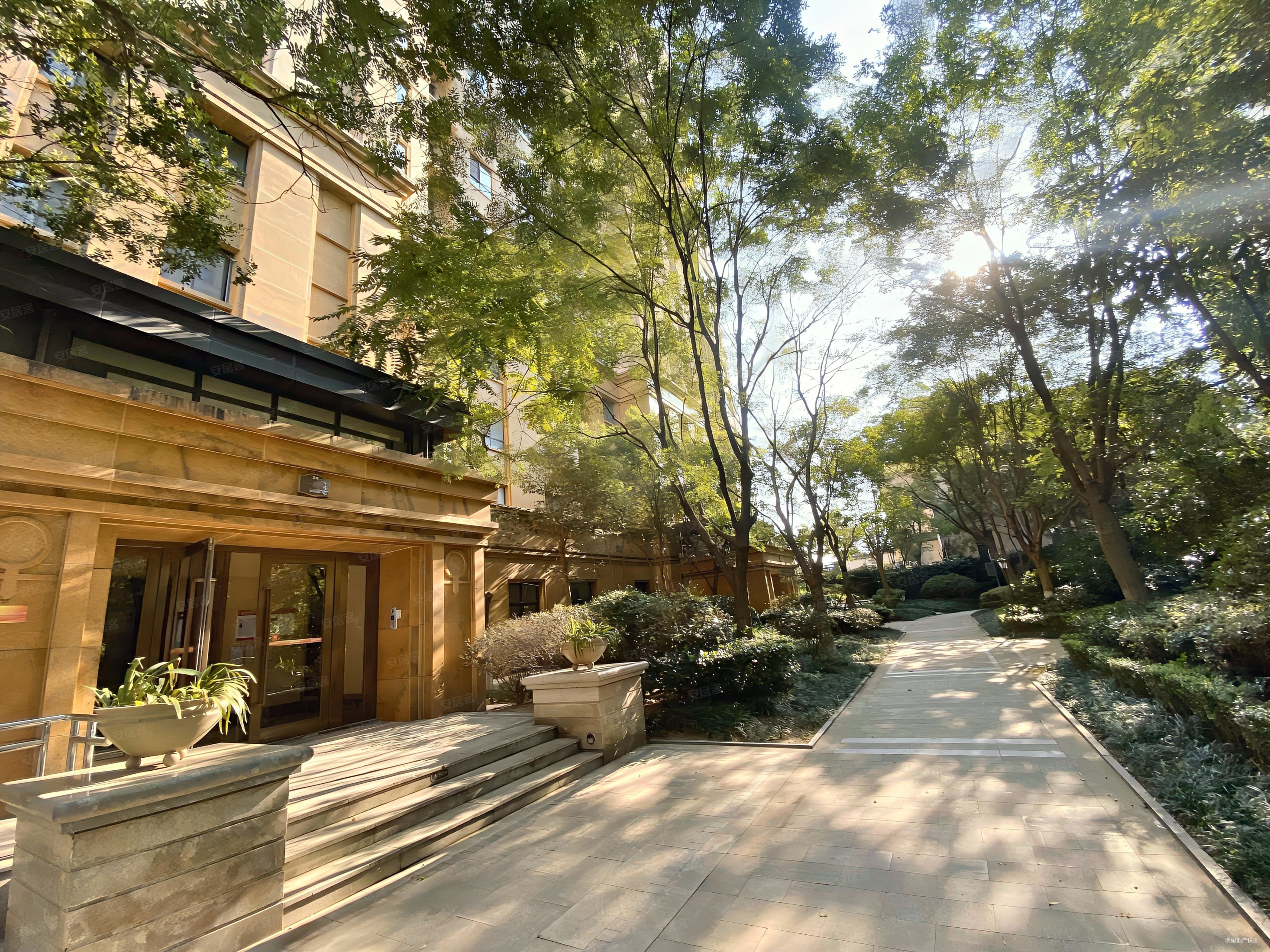 远洋风景精装修三居室一梯一户元宝全明户型采光好看房方便