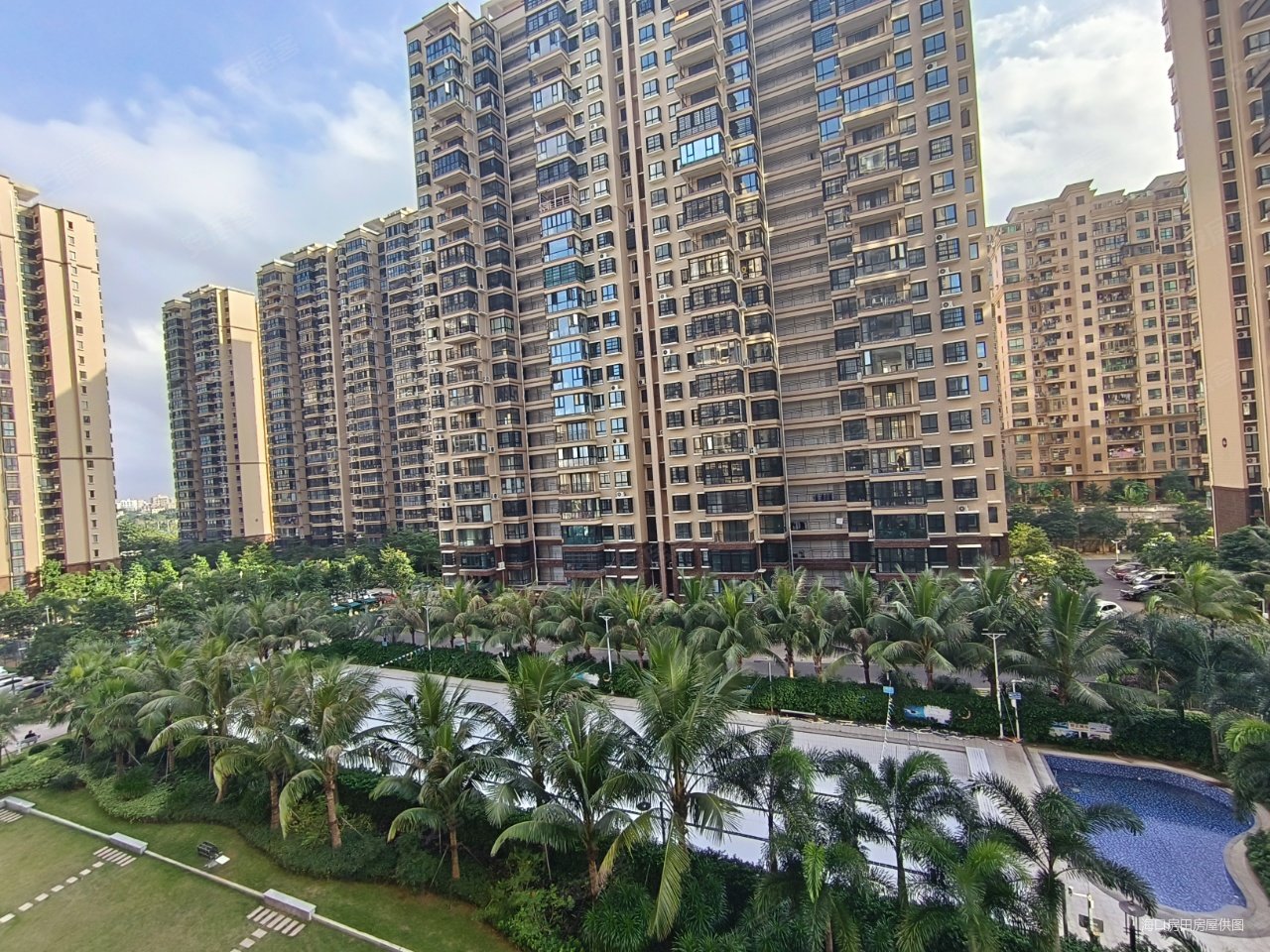 万达广场 海秀花园 精装没住过 南北通透 送产权车位 环境好