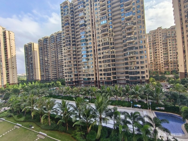 万达广场 海秀花园 精装没住过 南北通透 送产权车位 环境好