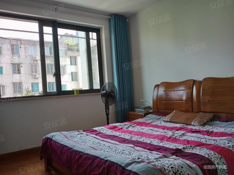 鼎盛花园3楼,3房2厅2卫,精装,共2套,满5年