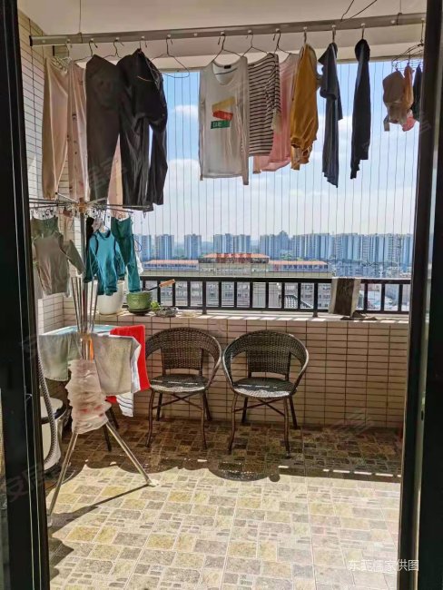 景湖名郡 商品住宅 精装可拎包入住 有电梯 临地铁 满