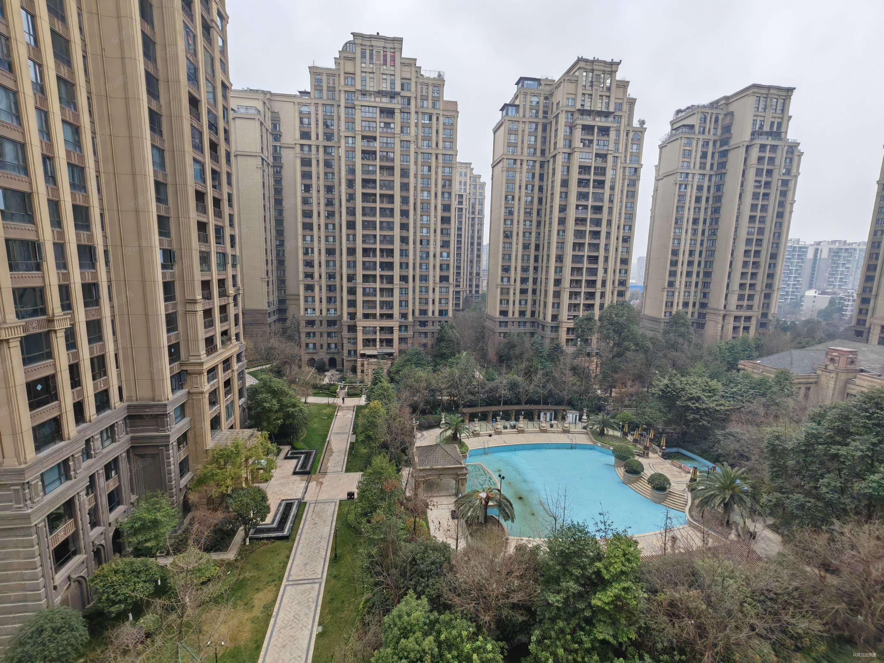 华润金悦湾298平米没住过人的豪装大平层送两个负一楼的车位