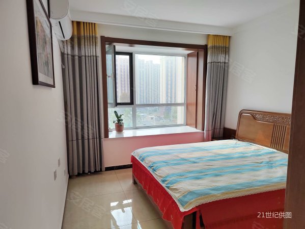 城投首府4室2厅2卫148㎡南北142万